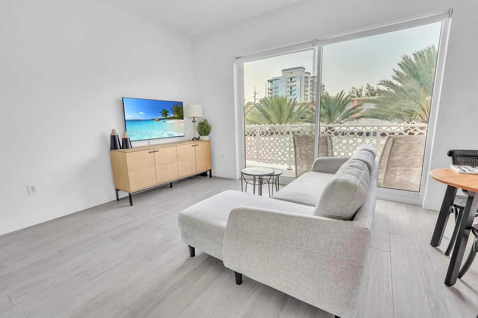 Modern 1Br Condo, 2 Min Walk To Prime Seven Mile Beach, The Grove Unit 33 West Bay