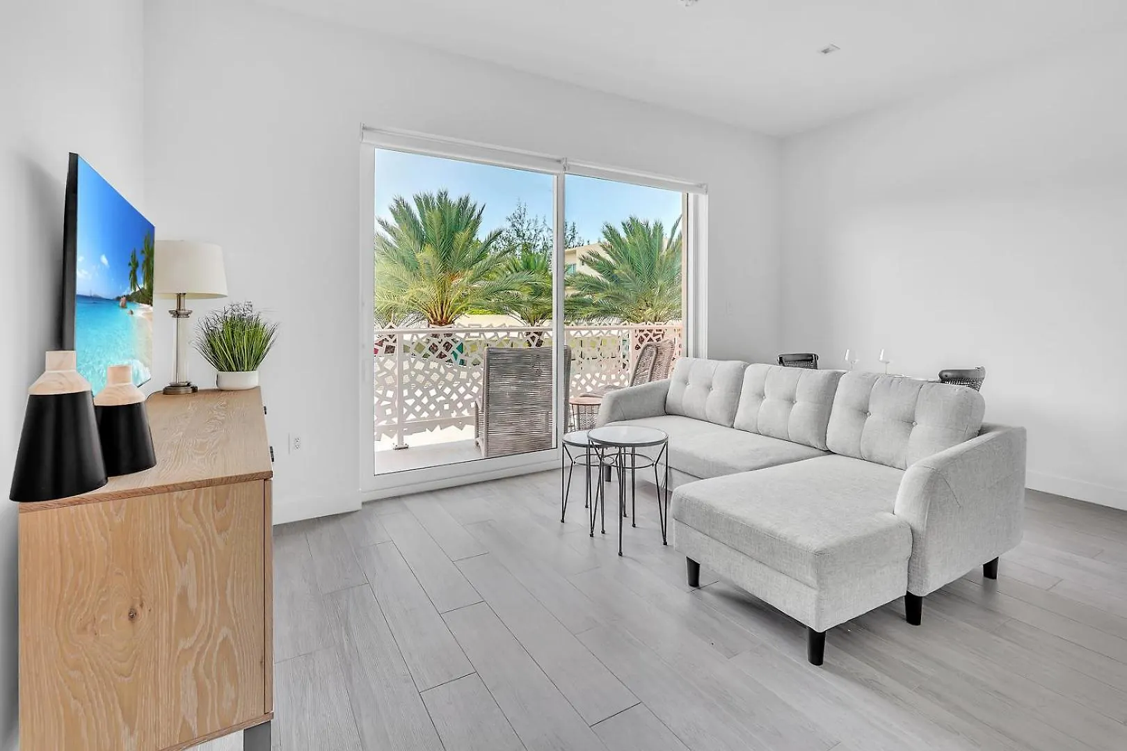 Modern 1Br Condo, 2 Min Walk To Prime Seven Mile Beach, The Grove Unit 33 West Bay Isole Cayman