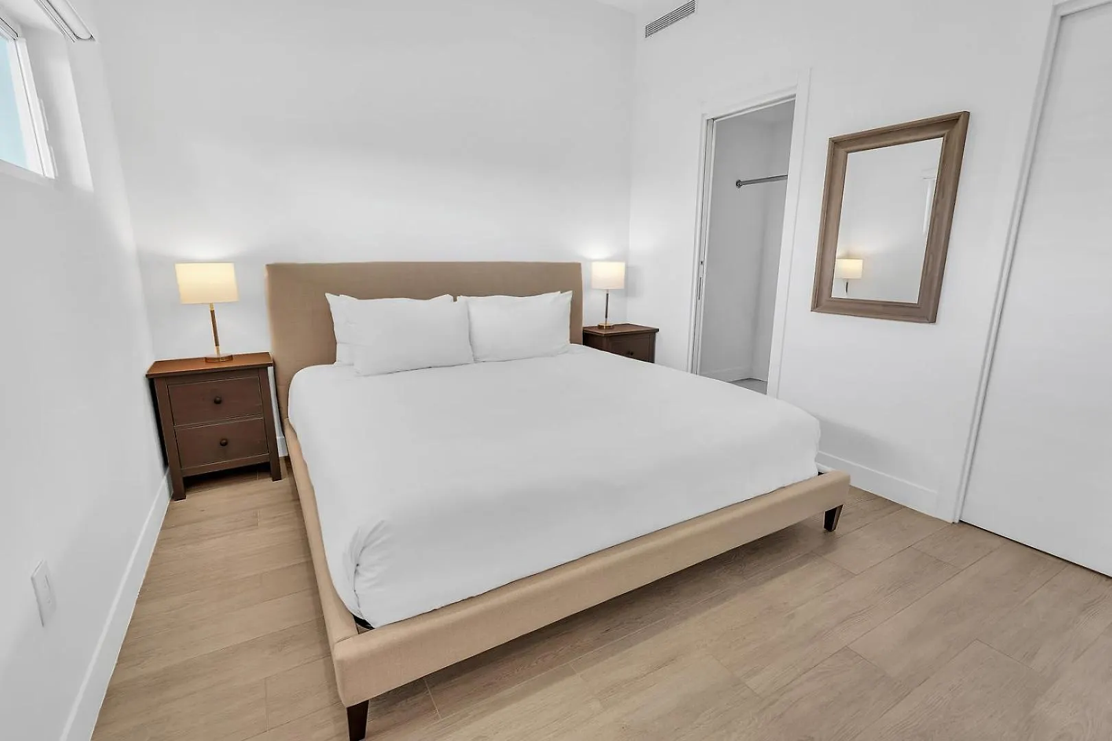 Modern 1Br Condo, 2 Min Walk To Prime Seven Mile Beach, The Grove Unit 33 West Bay 0*,  Isole Cayman