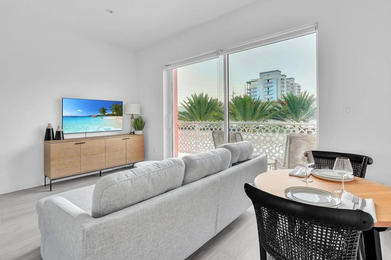 Modern 1Br Condo, 2 Min Walk To Prime Seven Mile Beach, The Grove Unit 33 West Bay Appartamento