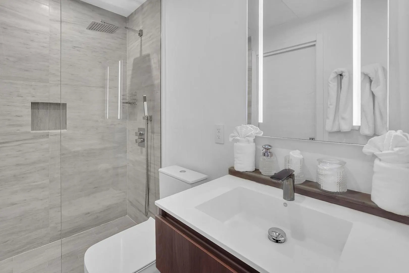 Modern 1Br Condo, 2 Min Walk To Prime Seven Mile Beach, The Grove Unit 33 West Bay 0*,  Isole Cayman